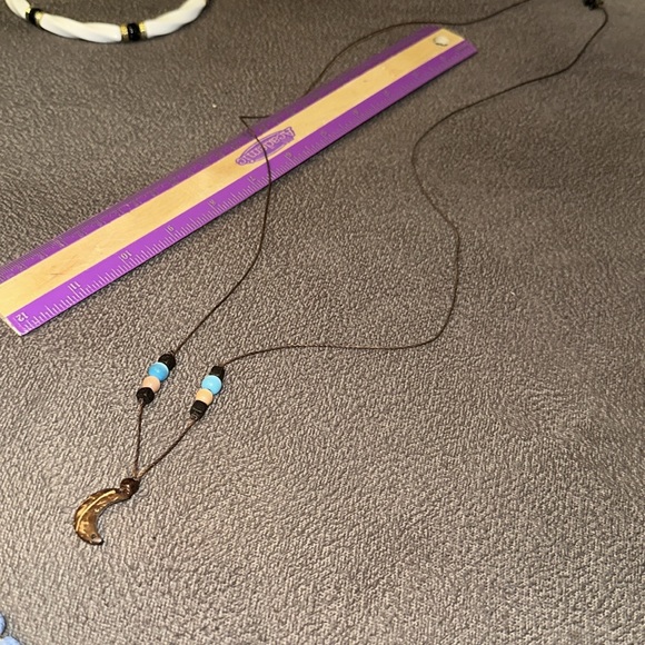 Lot 6 beaded necklaces.The small white with navy blue beads is more of a choker. - Picture 4 of 6